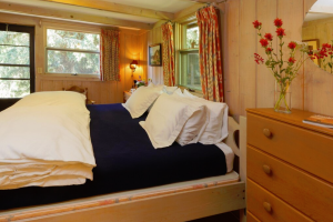 Trail Creek Ranch - Log Cabins and Private Rooms